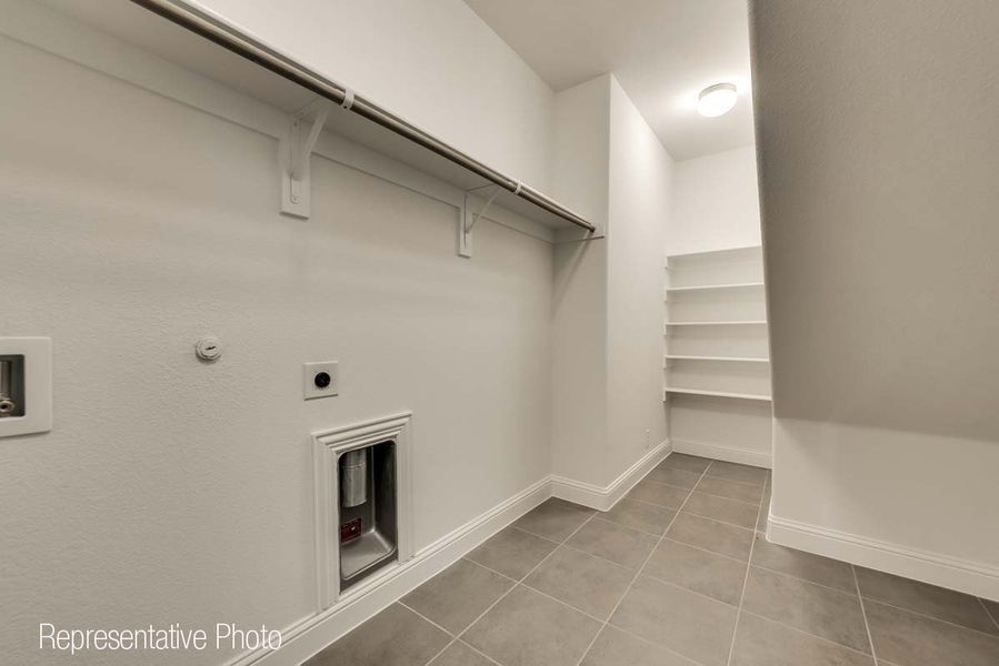 Representative unfurnished interior of a home built from the Charleston II by Grand Homes in Grand Oaks, Celina (Image 22).