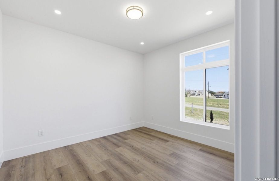 Spacious, unfurnished interior of a new home in , Bandera (Image 42).