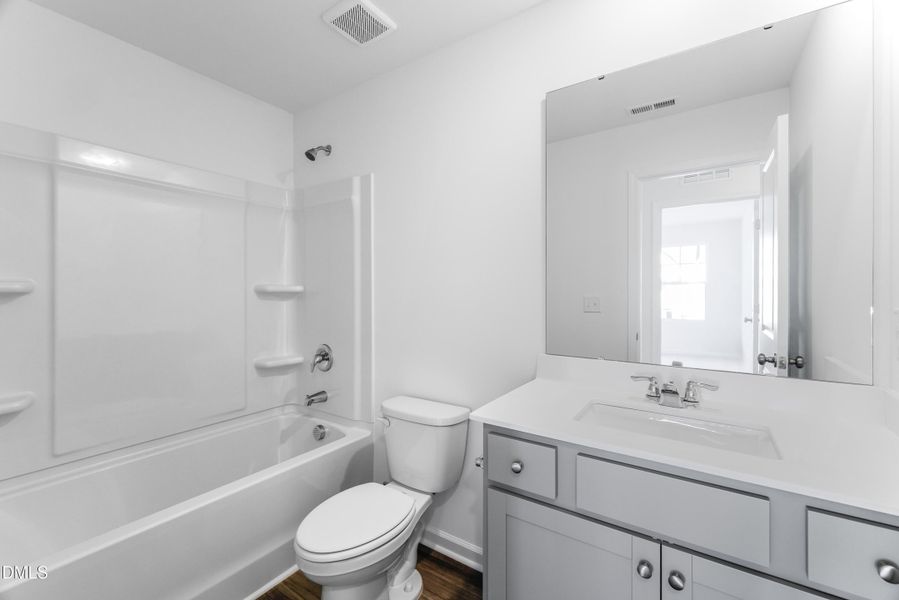 SUN_LawsonTownes_Pic_Cameron_Bath2_1of1