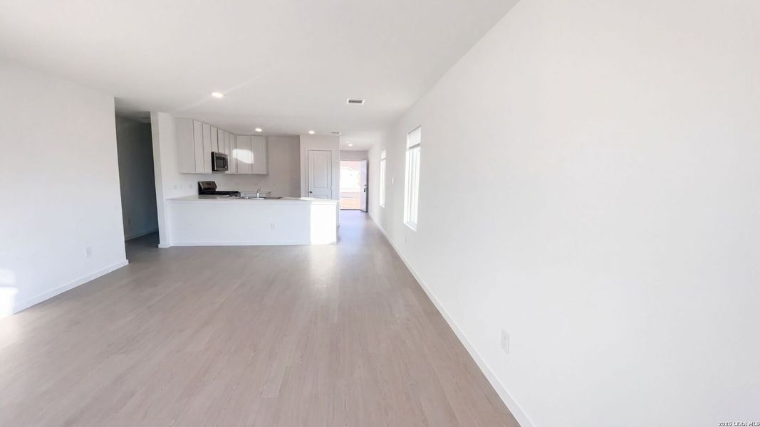 Spacious, unfurnished interior of a new home in Landon Ridge, San Antonio (Image 32).