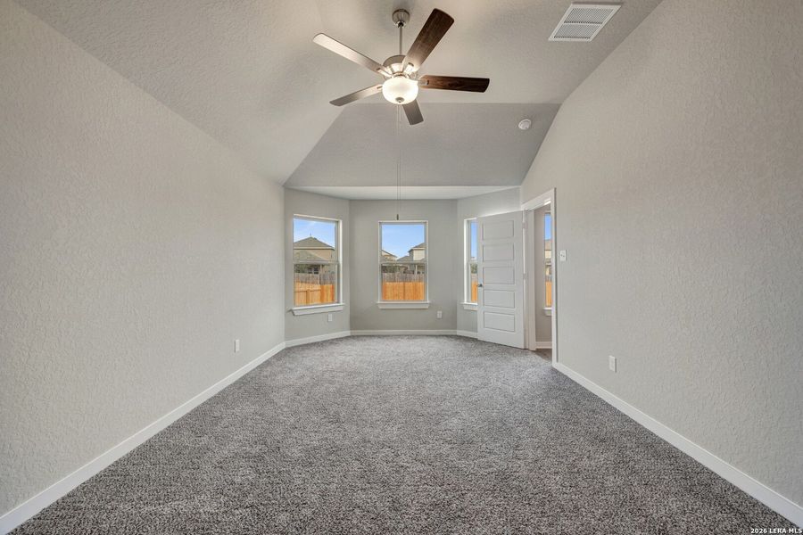 Spacious, unfurnished interior of a new home in Winding Brook, San Antonio (Image 37).