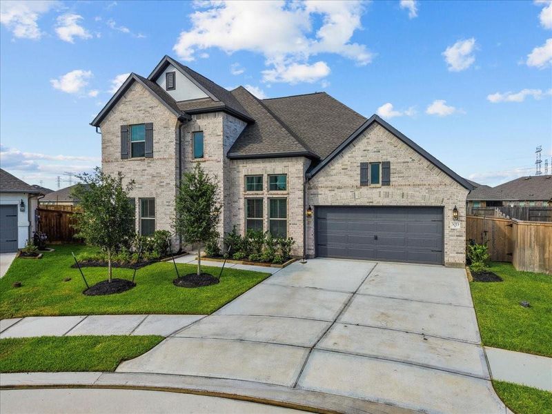 Stunning two-story home situated on a spacious 0.25-acre cul-de-sac lot