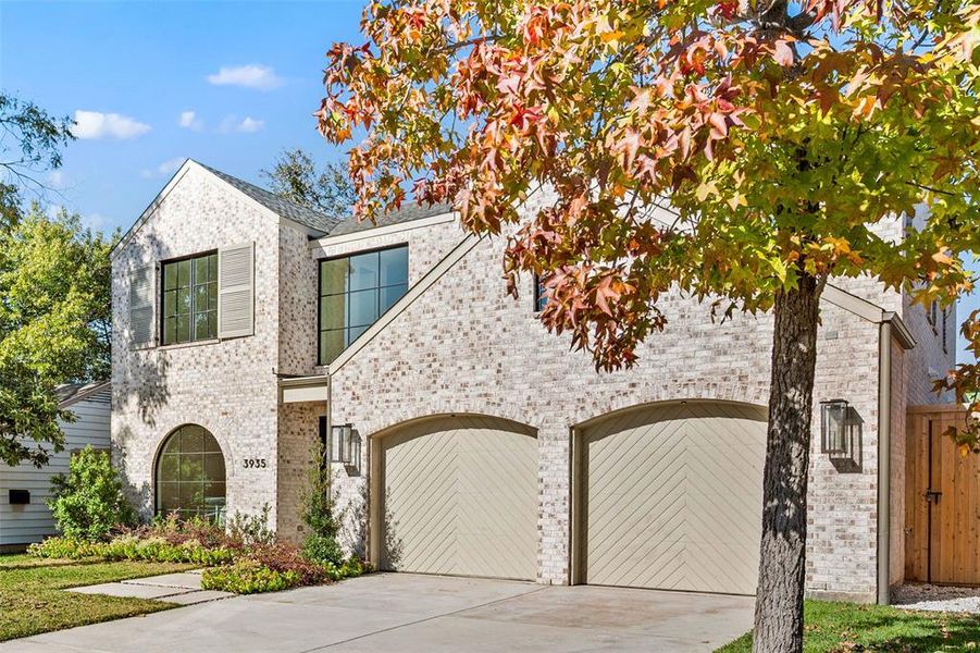 Front exterior of a new home in , Dallas, TX, highlighting curb appeal (Image 25). Front exterior of a new home in , Dallas, TX, highlighting curb appeal (Image 25).