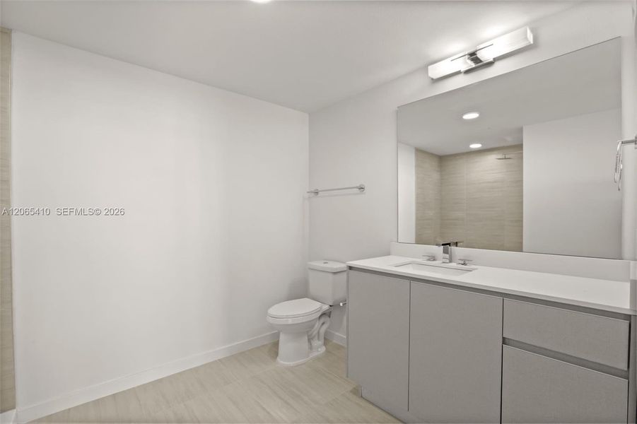 Furnished interior view inside a new home in , Orlando (Image 10).