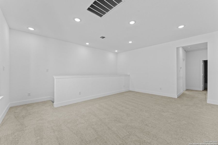 Spacious, unfurnished interior of a new home in , New Braunfels (Image 17).