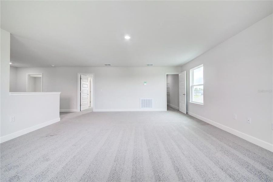 Spacious, unfurnished interior of a new home in Aviary at Rutland Ranch, Parrish (Image 20).
