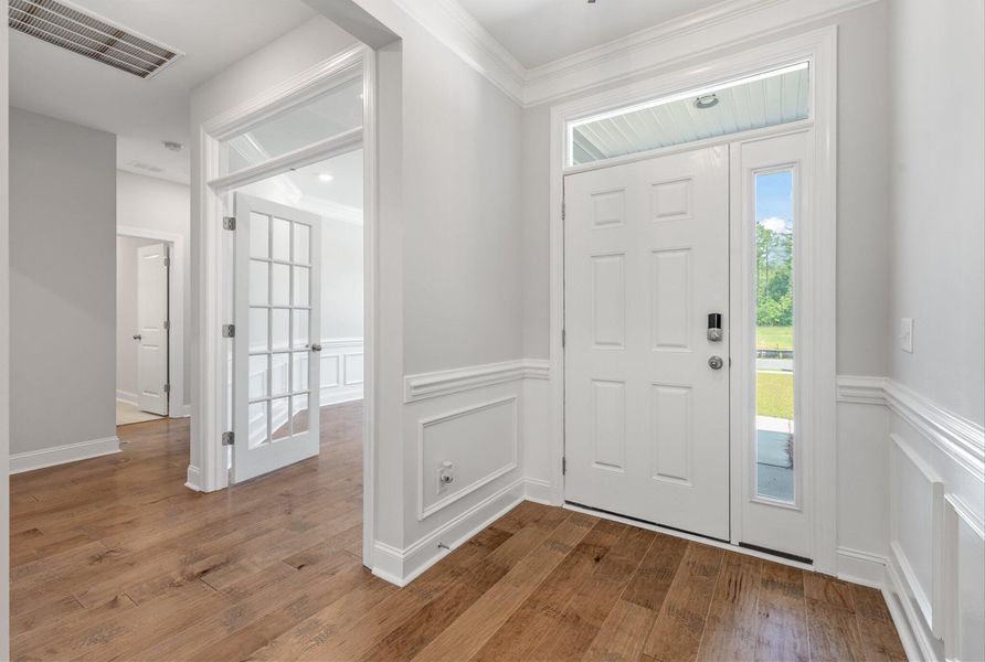 Spacious, unfurnished interior of a new home in The Enclave at French Quarter Creek, Huger (Image 16).