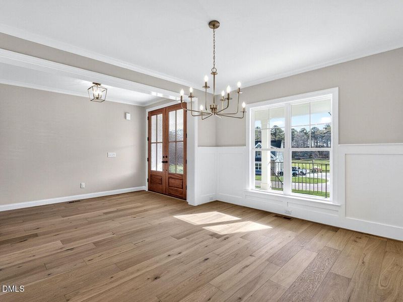 008-1280x960-dining-room