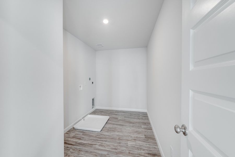 Spacious, unfurnished interior of a new home in Canal Walk, Roanoke Rapids (Image 21).