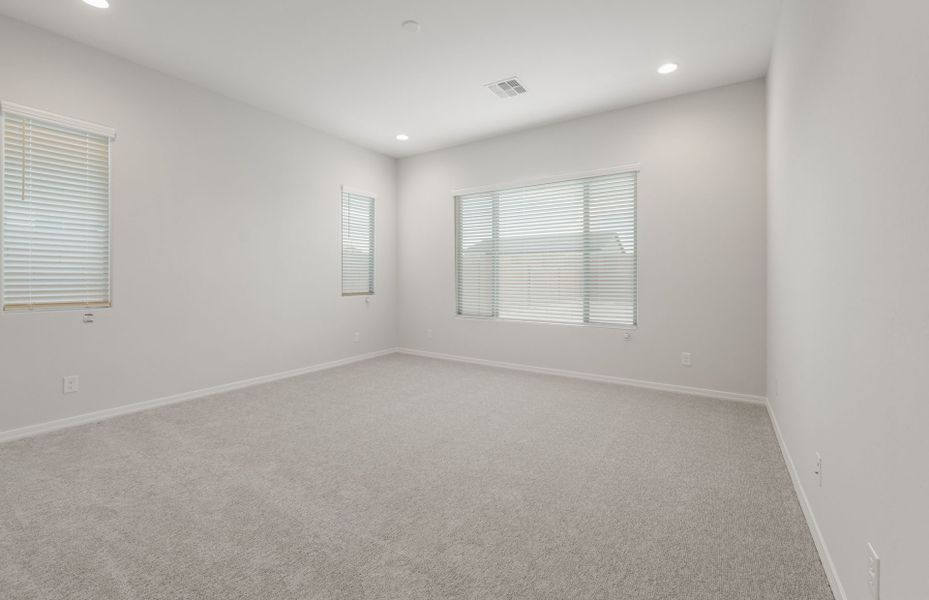 Spacious, unfurnished interior of a new home in Sun City Anthem at Merrill Ranch, Florence (Image 22).