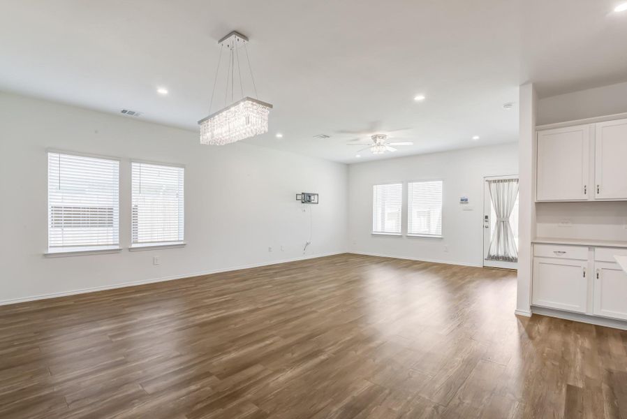 Spacious, unfurnished interior of a new home in River Ranch Meadows, Dayton (Image 37).