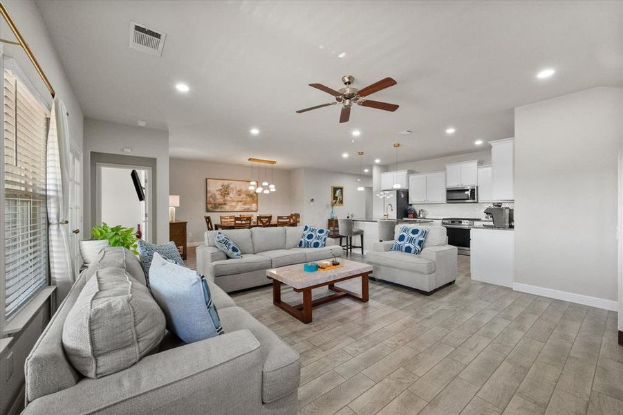Furnished interior view inside a new home in , Cedar Hill (Image 15).