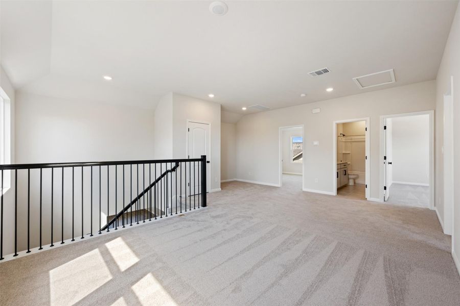 Spacious, unfurnished interior of a new home in Berry Creek Highlands, Georgetown (Image 20).