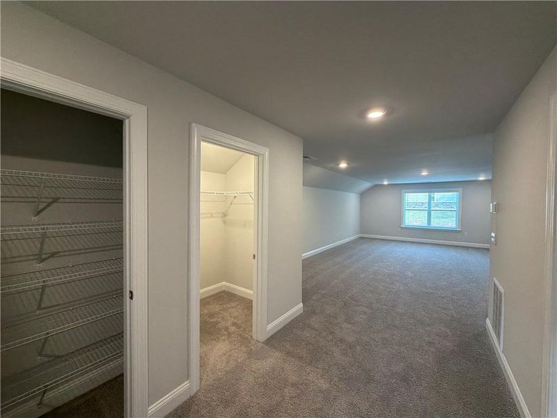 Spacious, unfurnished interior of a new home in Tuscany Hills, Douglasville (Image 22).