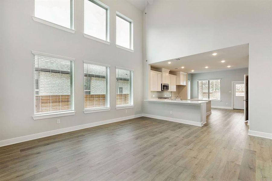 2101 Hazel Lily 2101 Hazel Lily