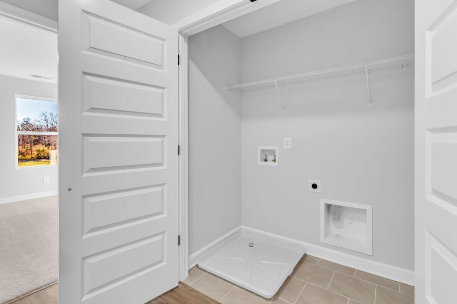 Spacious, unfurnished interior of a new home in Oxford Station, Gallatin (Image 22).