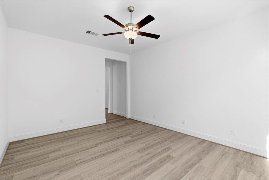 Spacious, unfurnished interior of a new home in Chambers Creek, Willis (Image 27). Spacious, unfurnished interior of a new home in Chambers Creek, Willis (Image 27).