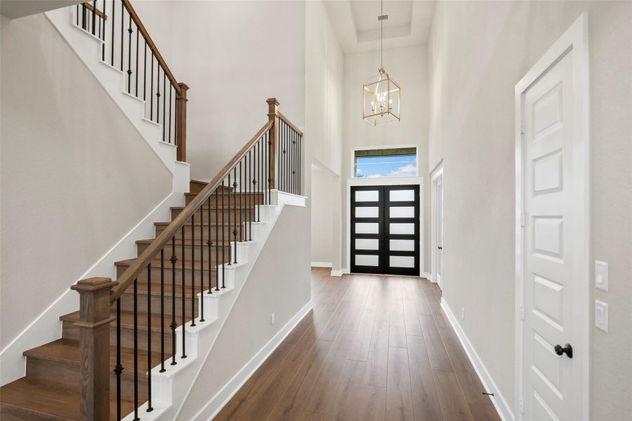 Spacious, unfurnished interior of a new home in Bridgeland 80′, Cypress (Image 12).