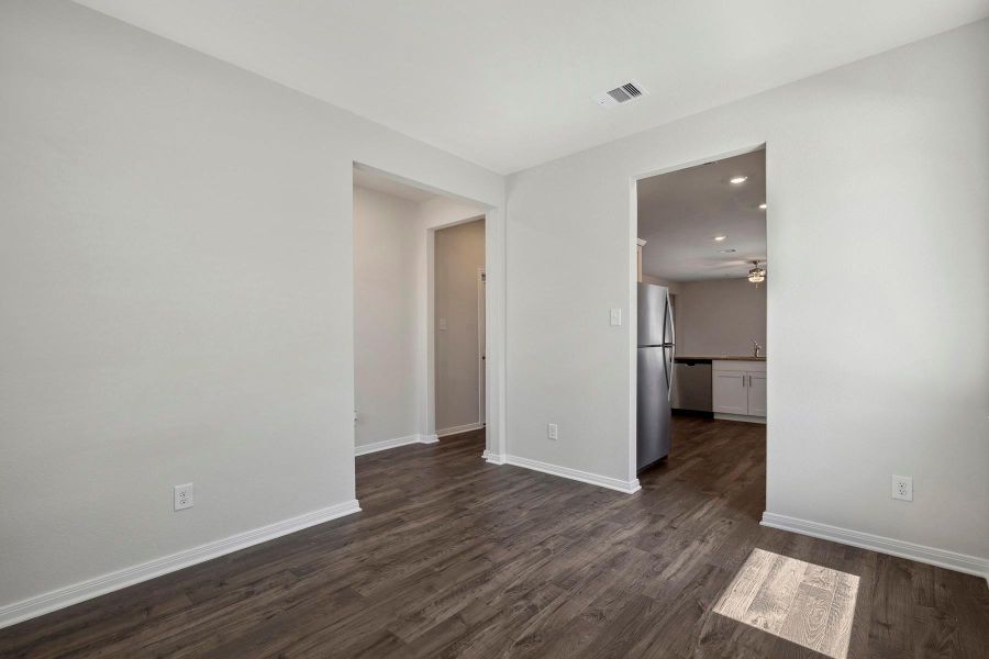 Spacious, unfurnished interior of a new home in Pinewood Trails, Cleveland (Image 17).