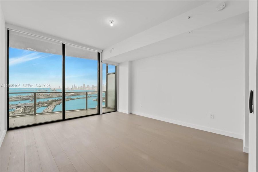 Spacious, unfurnished interior of a new home in , Miami Beach (Image 36).