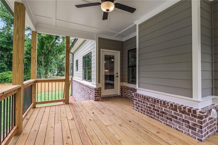 Exterior details and patio area of a home in Spring Creek, Monroe (Image 19).