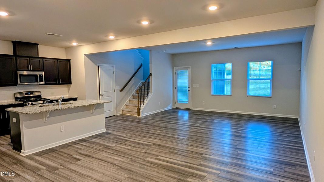 d8fa8a4d-0560-43fb-8a35-b43bea210352~1