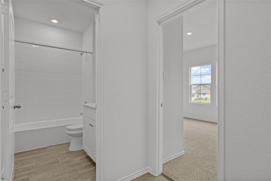 Spacious, unfurnished interior of a new home in Arroyo Ranch, Seguin (Image 29).