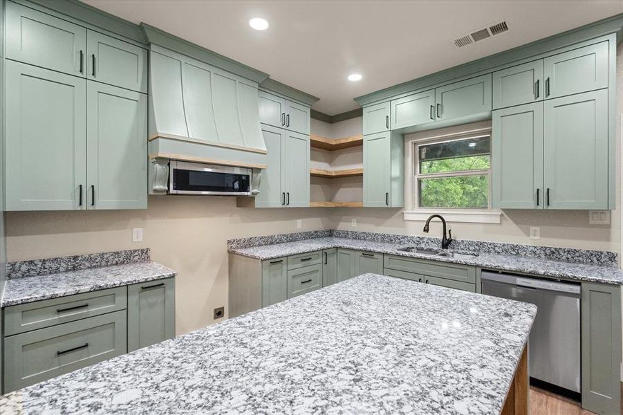 Furnished interior view inside a new home in , Corsicana (Image 6).