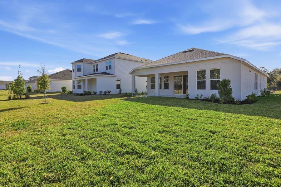 Exterior details and patio area of a home in Timber Ridge, Plant City (Image 4).