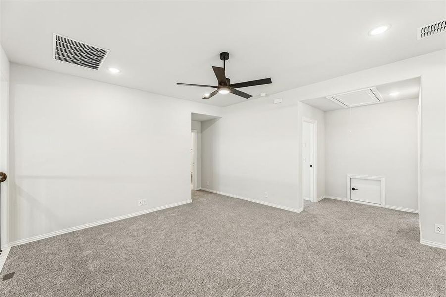 Spacious, unfurnished interior of a new home in Chaparral Park, Oak Point (Image 33).