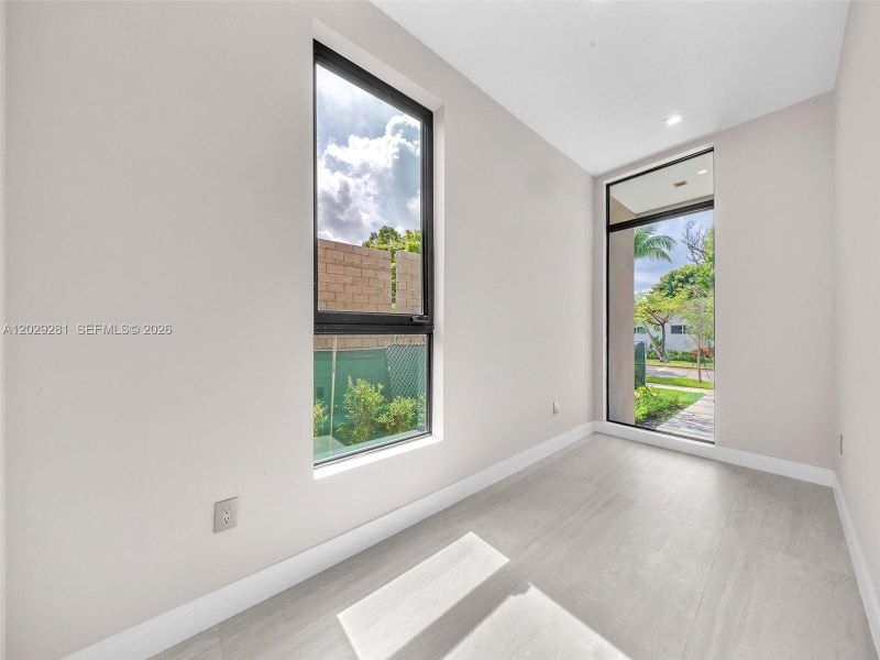 Spacious, unfurnished interior of a new home in , Hollywood (Image 33).