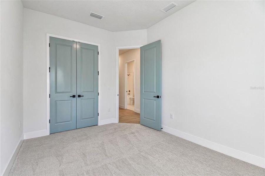 Spacious, unfurnished interior of a new home in Palmera Wellen Park - Classic Series, Venice (Image 27). Spacious, unfurnished interior of a new home in Palmera Wellen Park - Classic Series, Venice (Image 27).