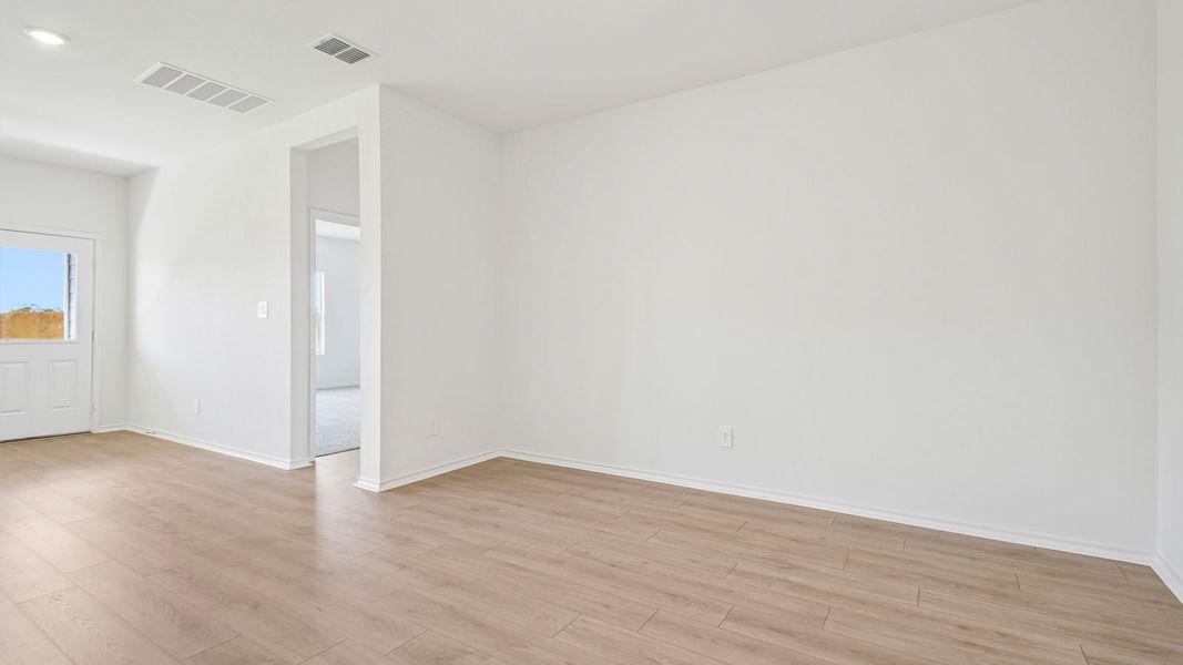 Spacious, unfurnished interior of a new home in Valverde, Bastrop (Image 21).