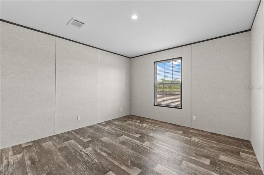 Spacious, unfurnished interior of a new home in , Crystal River (Image 26).