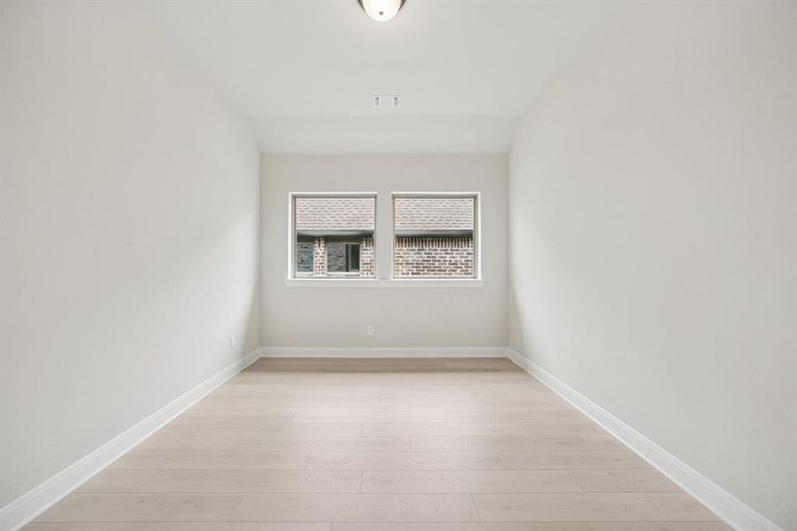 Spacious, unfurnished interior of a new home in Creekshaw – Classic, Royse City (Image 14). Spacious, unfurnished interior of a new home in Creekshaw – Classic, Royse City (Image 14).