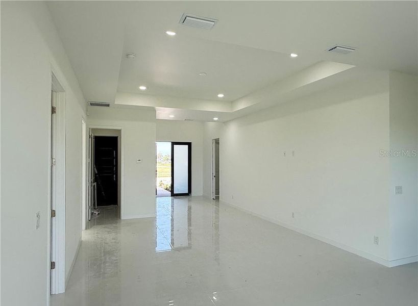 Spacious, unfurnished interior of a new home in , Cape Coral (Image 21).