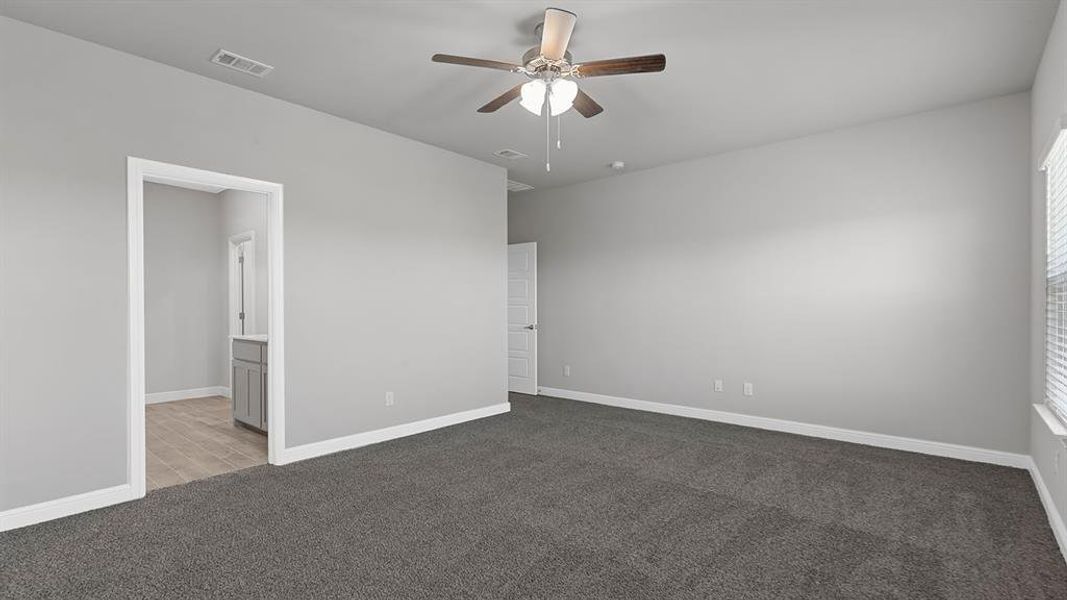 Spacious, unfurnished interior of a new home in Sandstone Estates, Granbury (Image 33).
