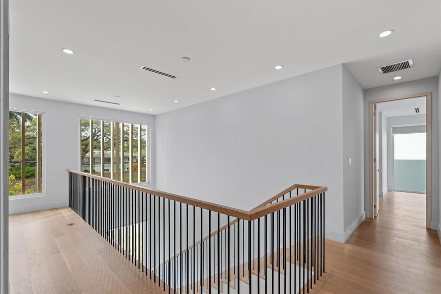 STAIRCASE_LANDING_2_DT