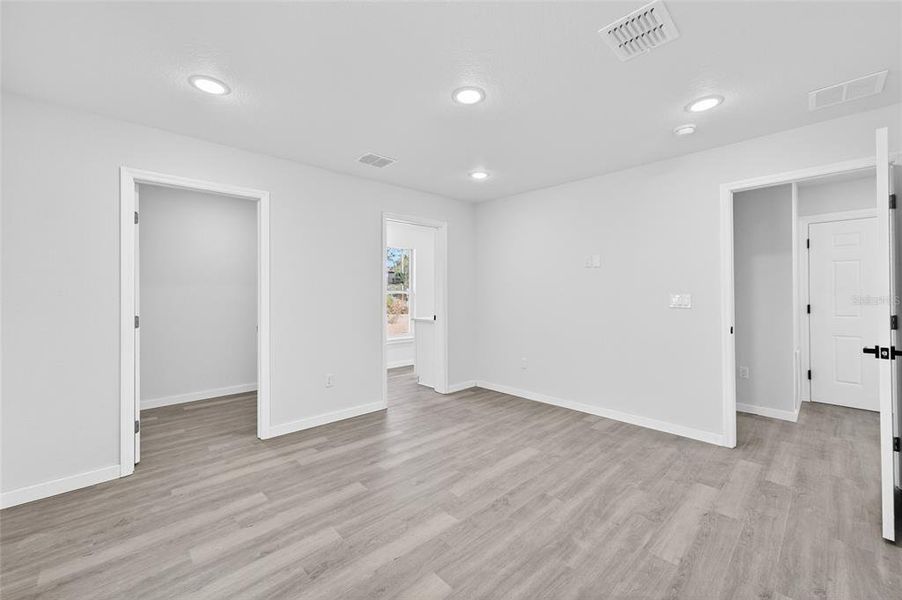 Spacious, unfurnished interior of a new home in , Ocklawaha (Image 10).