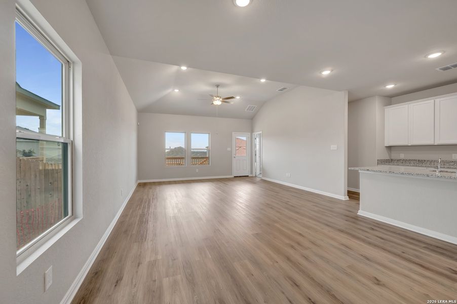 Spacious, unfurnished interior of a new home in Hunters Ranch, San Antonio (Image 32).
