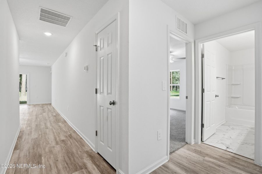 Spacious, unfurnished interior of a new home in , Jacksonville (Image 15).