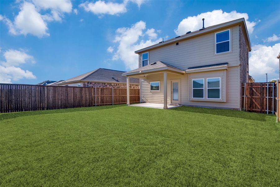 Exterior details and patio area of a home in Walden Pond, Forney (Image 2). Exterior details and patio area of a home in Walden Pond, Forney (Image 2).