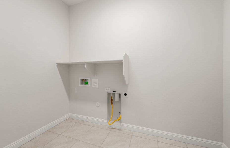 Spacious, unfurnished interior of a new home in Artisan at Asante, Surprise (Image 19).