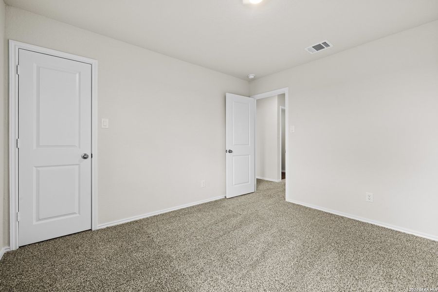 Spacious, unfurnished interior of a new home in Winding Creek, New Braunfels (Image 6).