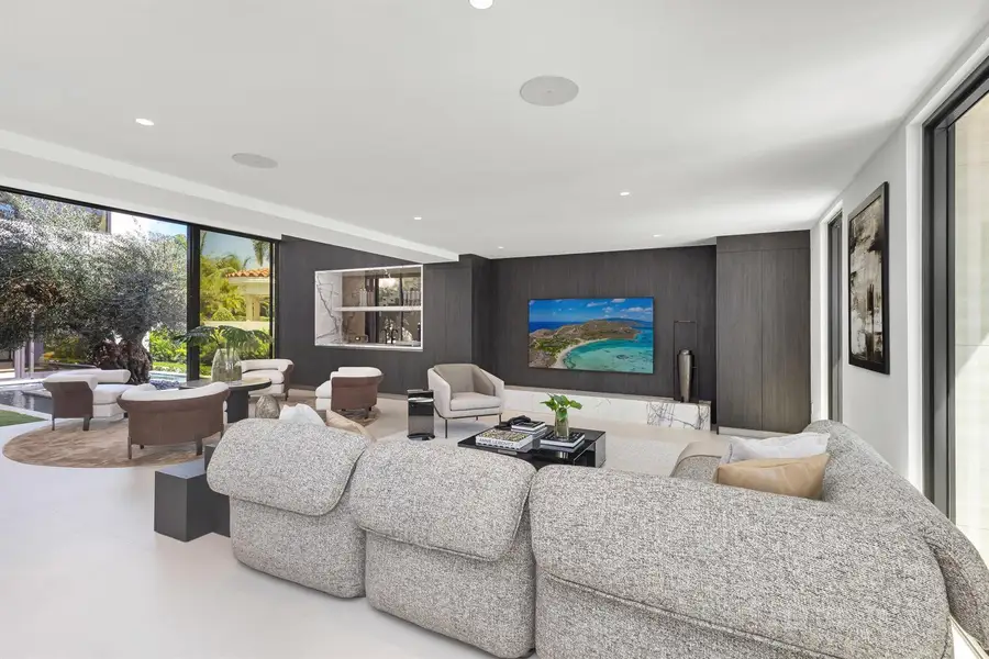 CLUBROOM CLUBROOM
