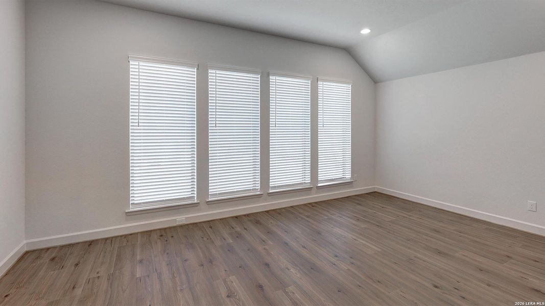 Spacious, unfurnished interior of a new home in Esperanza, Boerne (Image 20).