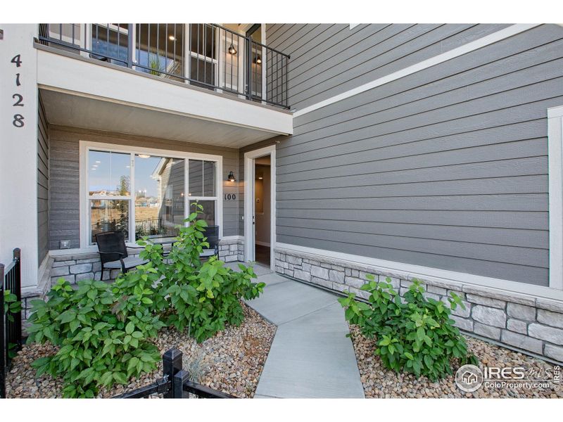 Enjoy your own covered, private, fenced in patio. Photos of a previously built Cascade. Finishes may vary.