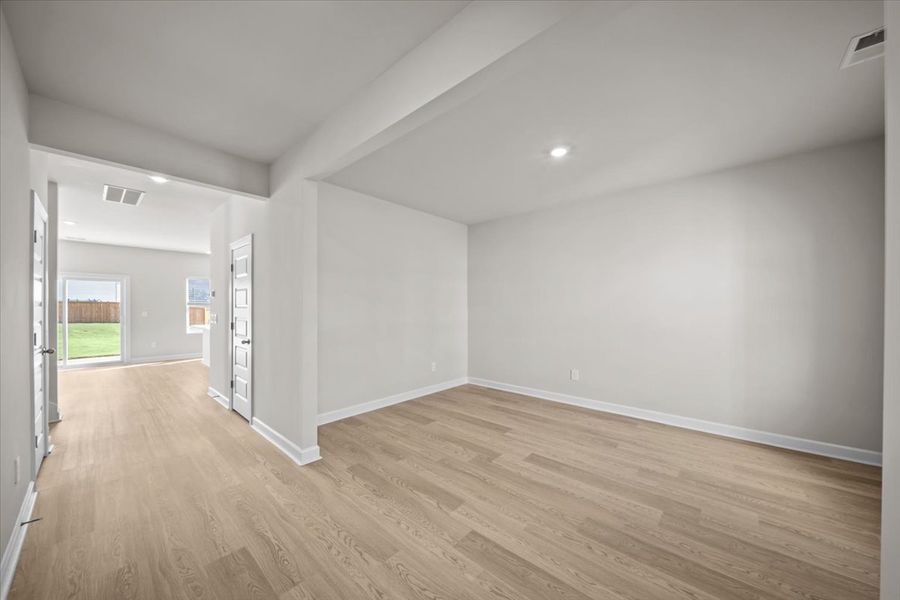 Spacious, unfurnished interior of a new home in Brayfield Manor - Signature Collection, Wellford (Image 12).