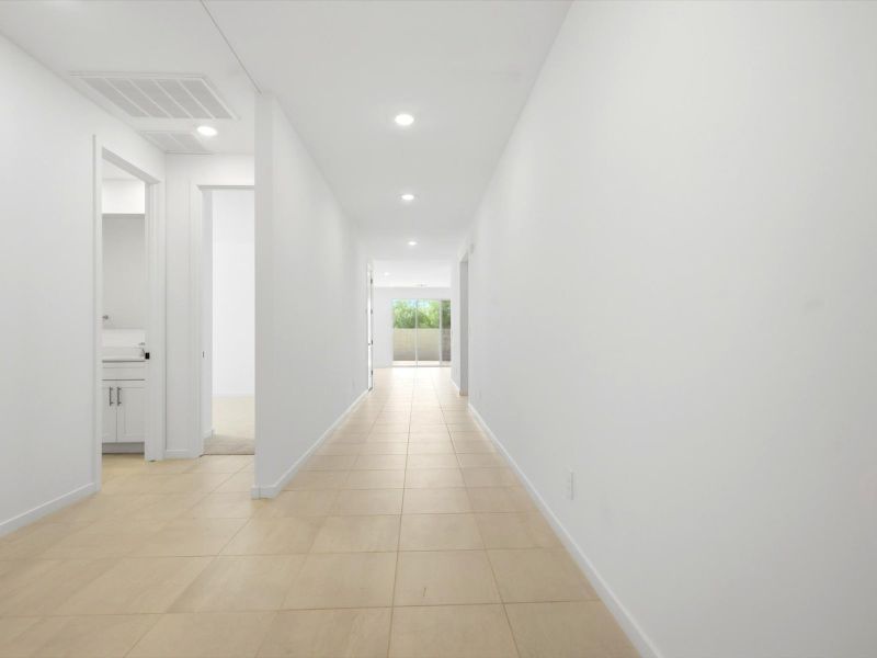 Spacious, unfurnished interior of a new home in Legacy Place, Glendale (Image 16).