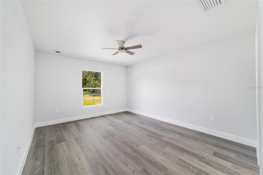 Spacious, unfurnished interior of a new home in , Dunnellon (Image 25).